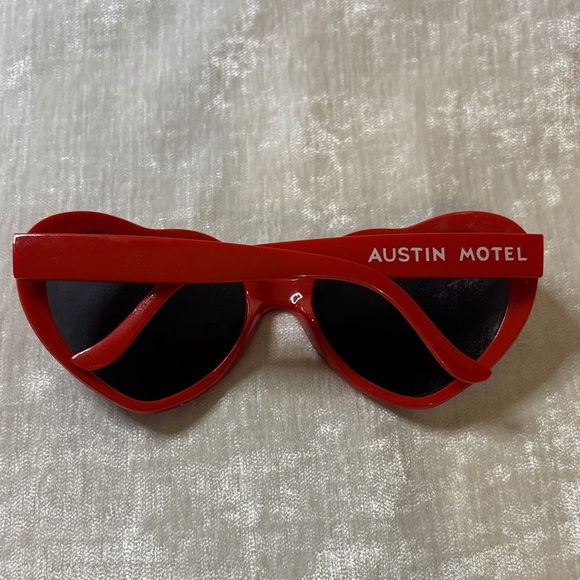 Austin Motel Heart-Shaped Red Sunglasses - Picture 2 of 5